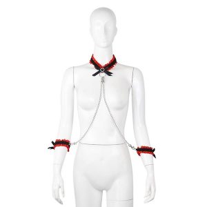 Vsebina embalaže modrček za razporki hlačke z razporkom pas za nogavice