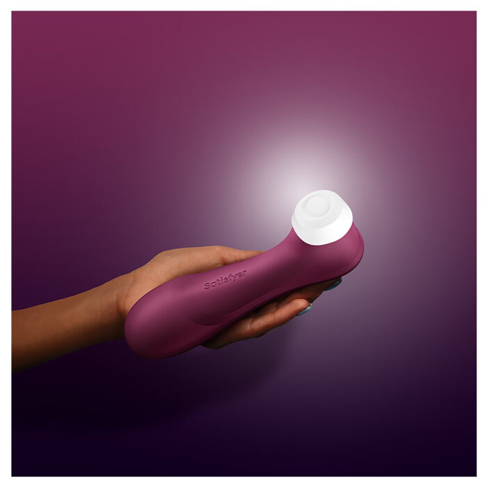 Satisfyer pro 2 generation 3 Bluetooth version red 6 Na dlani, s silikonsko membrano za tapkanje Liquid Air Technology