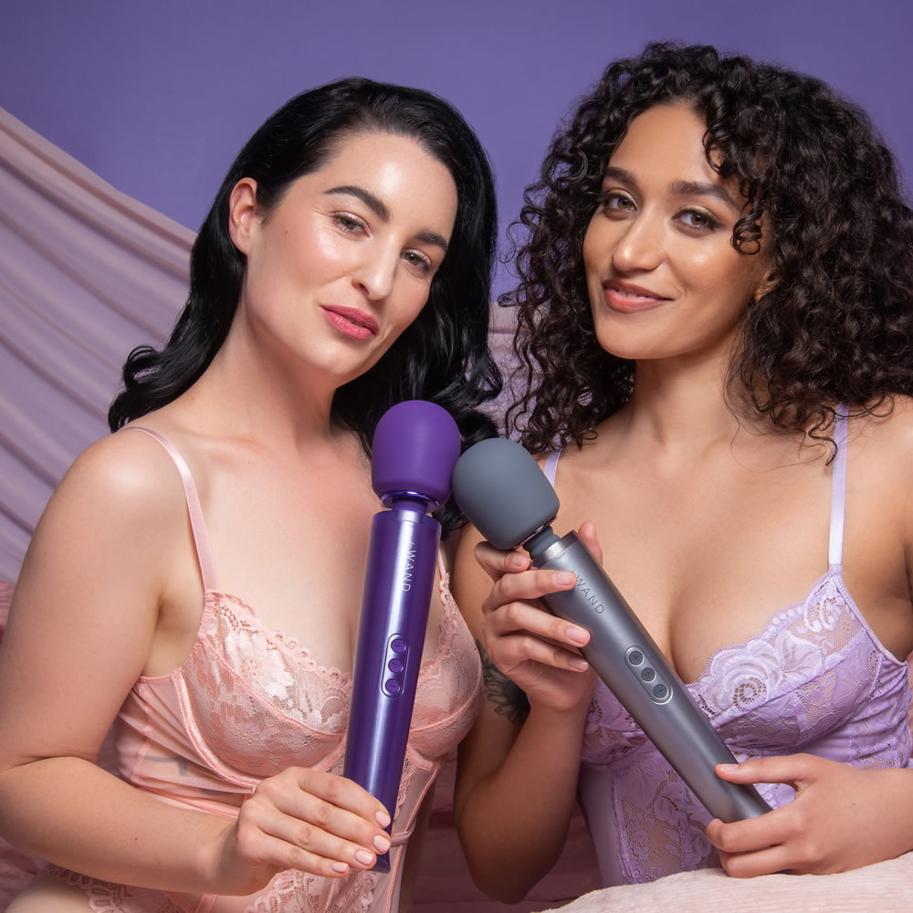 Le-Wand-purple-rechargeable-massager-masazna-rocka_5 Masažer Le WandPurple rechargeable massager