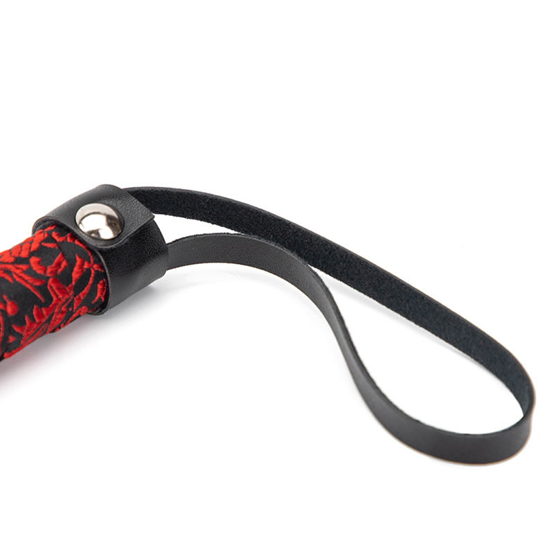 Tang-suit-flogger_3 Bič z mehkimi resami Tang