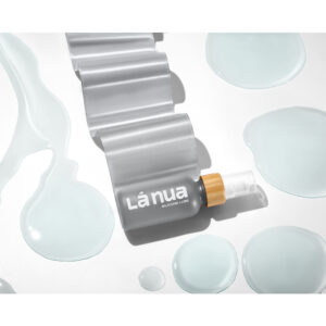 ustvarjen s silikonom najvišje kakovosti, je super svilnat, dolgo obstojen in poln koristnih rastlinskih izvlečkov, kot sta aloe vera in kakavovo maslo.