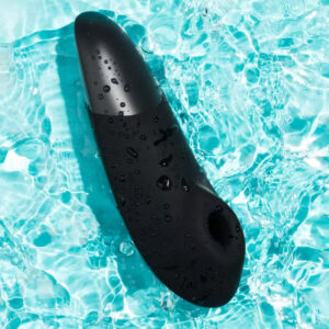Lolita-erotic-shop-Womanizer-Enhance-black-8 In the water