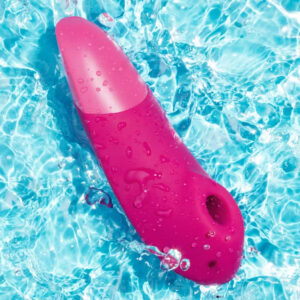 Lolita-erotic-shop-Womanizer-Enhance-pink-8 Pink Enhance in the water