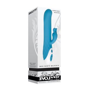 Ta veliki zajček ima mehak, oblazinjen občutek, ki mu je preprosto neustavljivo! Izdelan je iz super mehkega, mehkega silikona, ki je varen za telo, ima dva ločena močna motorja, ki premikata njegovo debelo steblo in oblikovana zajčja ušesa točno tako, kot želite, njegov edinstven material pa je tako čuten, da ga boste morda želeli uporabljati celo brez vibracij! In ne pozabite uživati ​​v nežno ukrivljeni konici za stimulacijo vaše G-točke! Popolnoma polnilni in potopni za kopel in prhanje, svojega mehkega zajčka lahko očistite s čistilom za igrače in izpiranjem s toplo vodo. Velik mehak in mehak silikonski zajec 2 ločena močna motorja, eden v steblu, eden v stimulatorju klitorisa 7 močnih vibracijskih funkcij za vsak motor Motorji se upravljajo ločeno Ergonomski ročaj z lahko dostopnimi kontrolami Izdelan je iz super mehkega silikona, ki je varen za telo Dimenzije: Dolžina: 22,2 cm, Globina: 7 cm, Širina: 4 cm Priložen polnilni magnetni USB kabel Brez ftalatov in lateksa Vodoodporen in potopljiv