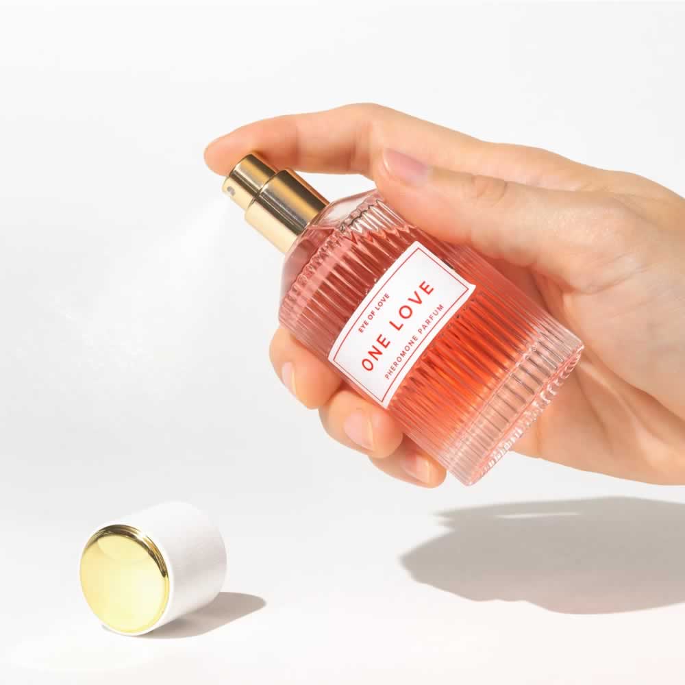 Lolita-erotic-shop-Eye-of-love-pheromone-perfum-One-love-3 V roki Attract him One Love