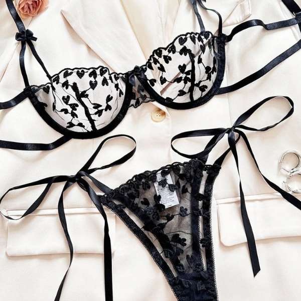 Spodnje perilo za posebne priložnosti