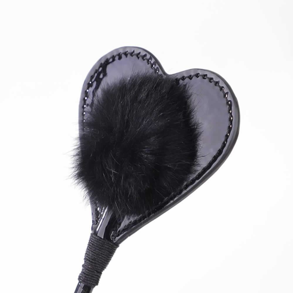Lolita-LifeStyle-HRabbit-fur-Heart-paddle-bič-s-krznom-2 Bič s srčasto konico s krznom